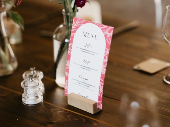 Menu sur présentoir à table